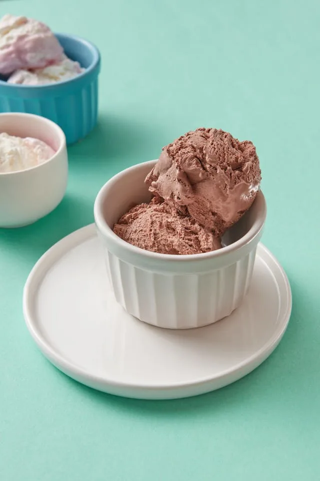 2 SCOOPS OF ICE CREAM
