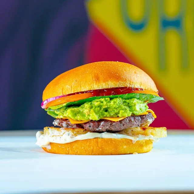 CLASSIC PEACHY BURGER